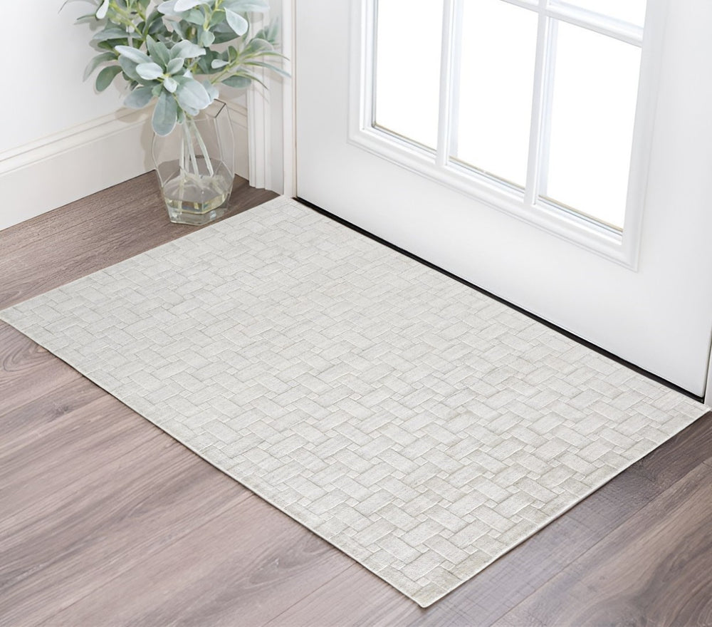 HomeRoots 2' Hand-Woven Silver and White Striped Area Rug - Elegant, Unique Design for Modern Interiors 2' X 3' 514748