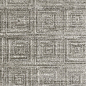 HomeRoots 4' Hand-Woven Gray and Silver Striped Area Rug – Artisan-Crafted for Elegance and Comfort in Any Space 5' X 8' 514750