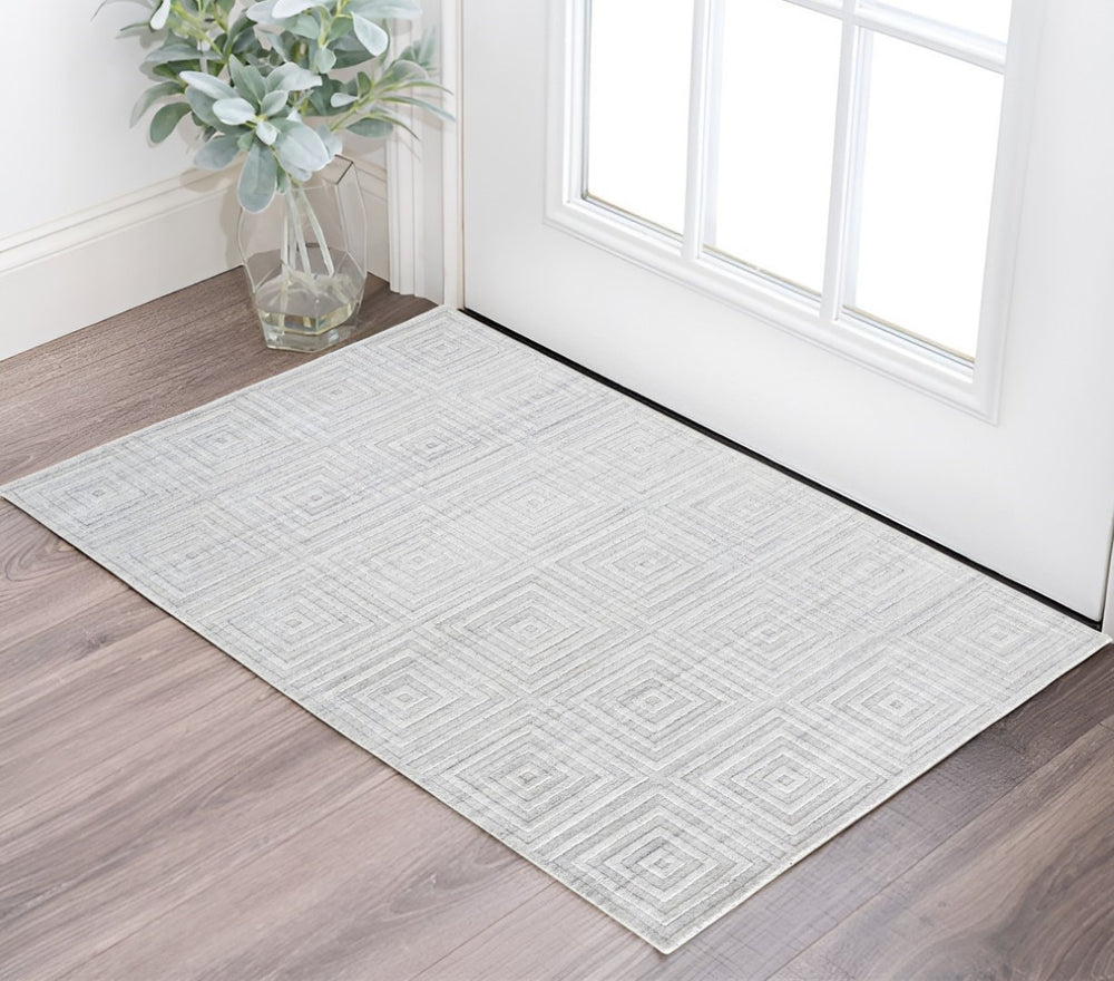 HomeRoots 2' Hand-Woven Silver and White Striped Area Rug – Elegant Texture for Small Spaces and Décor 2' X 3' 514769