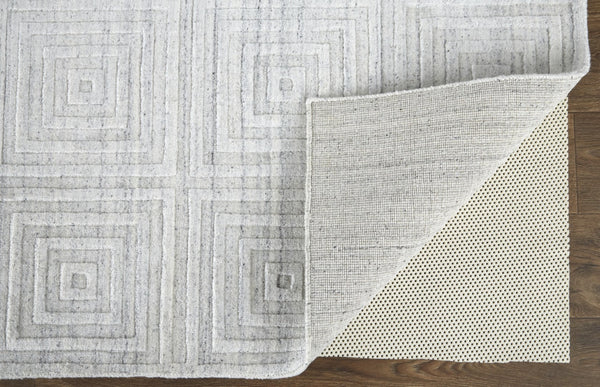 HomeRoots 2' Hand-Woven Silver and White Striped Area Rug – Elegant Texture for Small Spaces and Décor 2' X 3' 514769