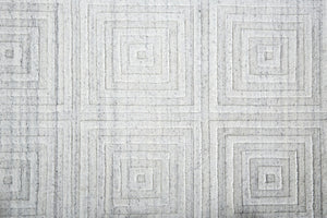 HomeRoots 2' Hand-Woven Silver and White Striped Area Rug – Elegant Texture for Small Spaces and Décor 2' X 3' 514769