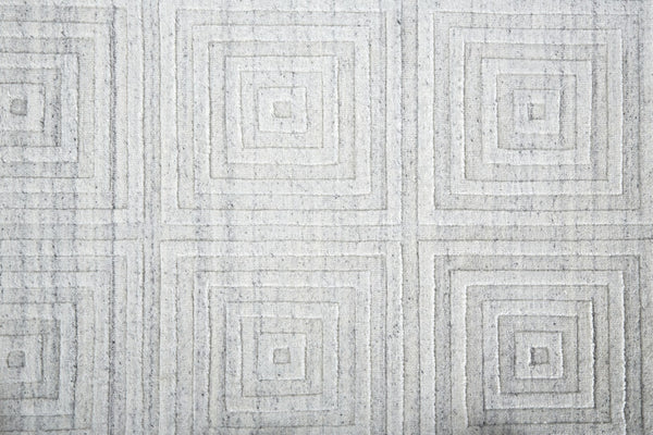 HomeRoots 2' Hand-Woven Silver and White Striped Area Rug – Elegant Texture for Small Spaces and Décor 2' X 3' 514769