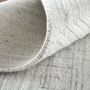 HomeRoots 2' Hand-Woven Silver and White Striped Area Rug – Elegant Texture for Small Spaces and Décor 2' X 3' 514769
