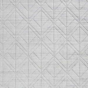 HomeRoots 4' Modern Hand-Woven Area Rug in White and Silver Geometric Design for Chic Home Décor Style 4' X 6' 514777