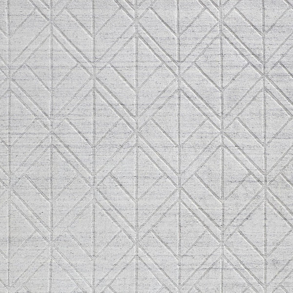 HomeRoots 4' Modern Hand-Woven Area Rug in White and Silver Geometric Design for Chic Home Décor Style 4' X 6' 514777