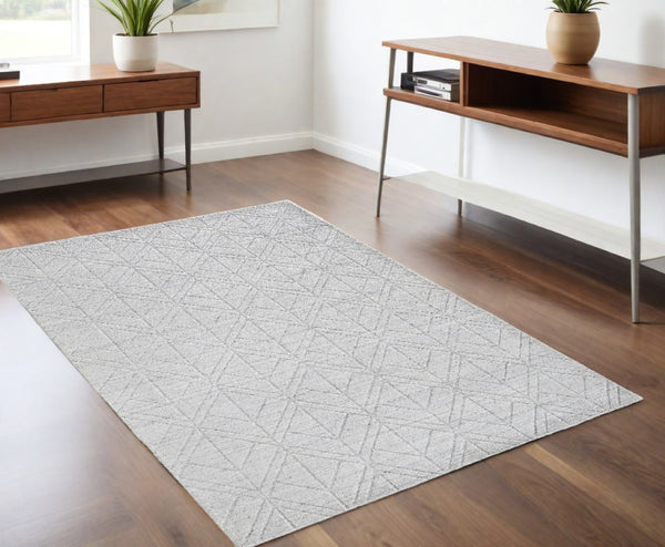 HomeRoots 4' Modern Hand-Woven Area Rug in White and Silver Geometric Design for Chic Home Décor Style 4' X 6' 514777