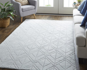 HomeRoots 4' Modern Hand-Woven Area Rug in White and Silver Geometric Design for Chic Home Décor Style 5' X 8' 514778