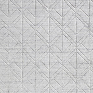 HomeRoots 2'' Silver and White Hand-Woven Geometric Area Rug – Modern Elegance for Any Living Space Decor 2' X 3' 514783