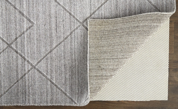 HomeRoots 4' Gray and Ivory Striped Hand-Woven Area Rug - Timeless Artisanal Elegance for Any Room Decor 4' X 6' 514784