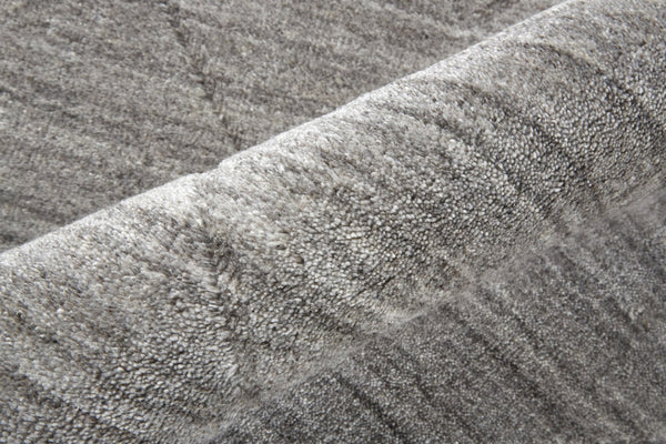 HomeRoots 4' Gray and Ivory Striped Hand-Woven Area Rug - Timeless Artisanal Elegance for Any Room Decor 8' X 10' 514786