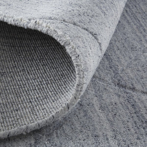 HomeRoots 4' Hand-Woven Gray and Silver Striped Area Rug - Elegant, Durable, and Unique for Any Space 5' X 8' 514792