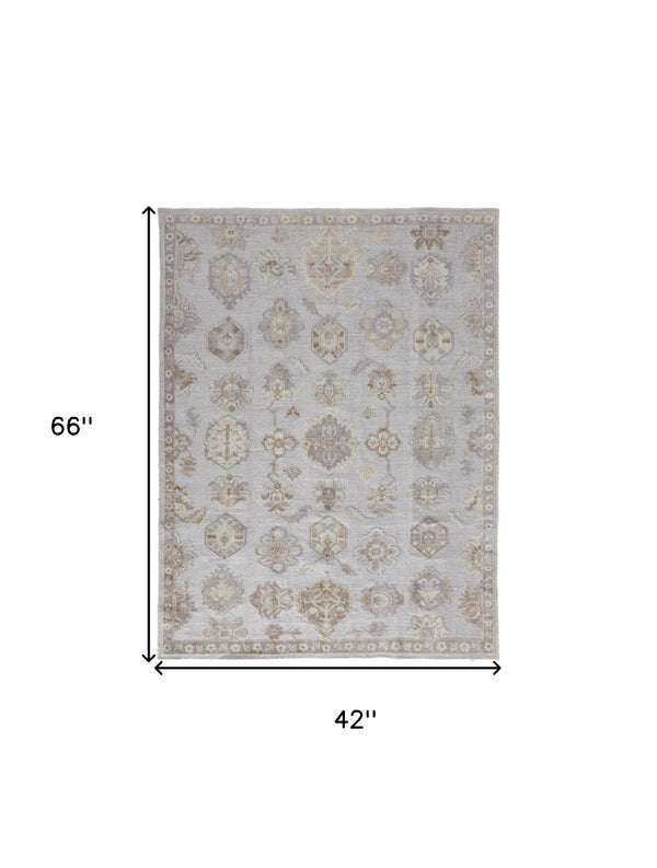 HomeRoots 4' Hand-Knotted Gray and Ivory Floral Area Rug - Timeless Elegance with Stain-Resistant Durability 4' X 6' 514984