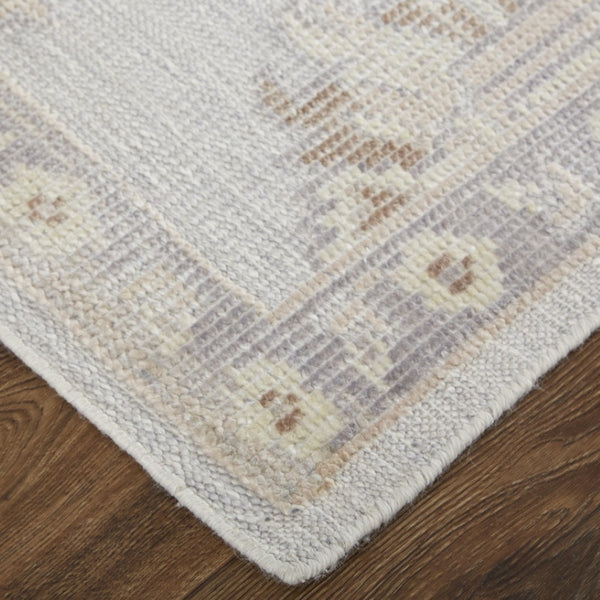 HomeRoots 4' Hand-Knotted Gray and Ivory Floral Area Rug - Timeless Elegance with Stain-Resistant Durability 10' X 14' 514988
