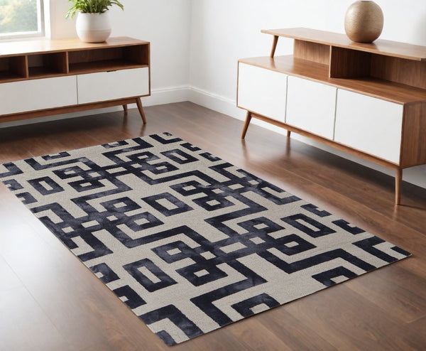 Homeroots 4' X 6' Ivory And Black Wool Tufted Handmade Area Rug  Wool 515241