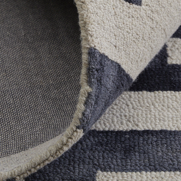 Homeroots 4' X 6' Ivory And Black Wool Tufted Handmade Area Rug  Wool 515241