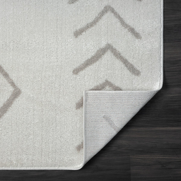 Homeroots 5' X 7' Cream Diamond Area Rug Cream Polypropylene 515925