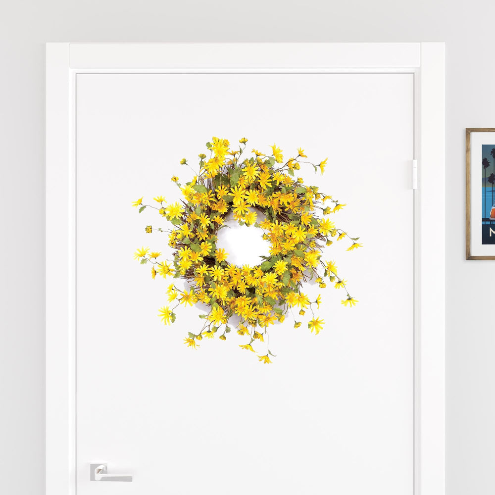 Homeroots 23" Green And Yellow Artificial Spring Daisy Wreath  Polyester 516072