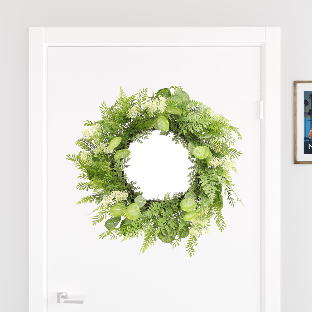 Homeroots 28" Green And White Artificial Fern Wreath  Polyester 516101