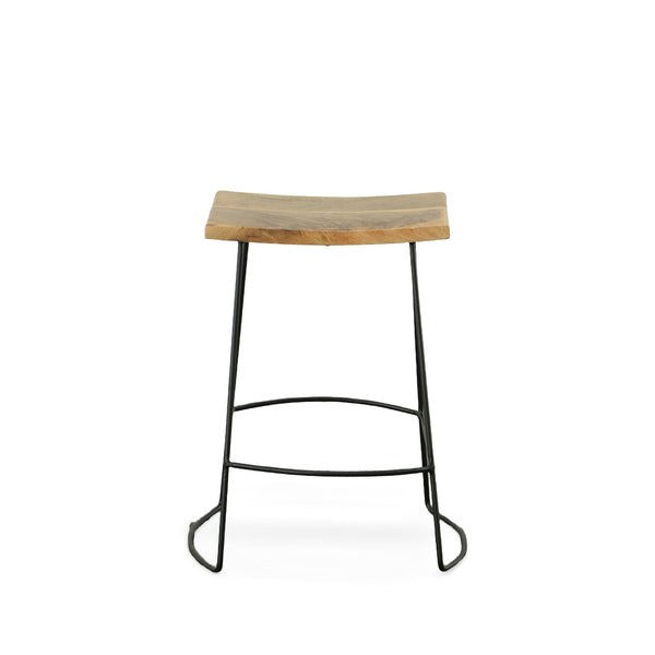 Homeroots Set Of Two 25" Natural And Black Steel Backless Counter Height Bar Chairs   516192