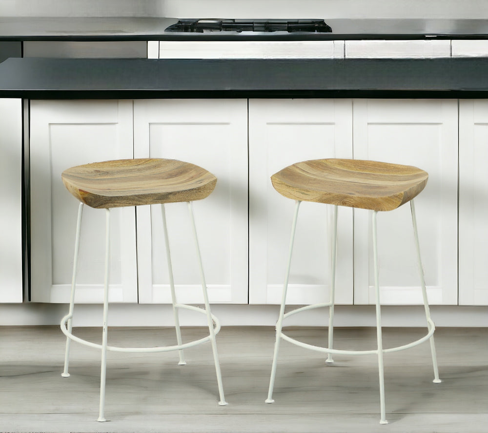 Homeroots Set Of Two 25" Natural And White Steel Backless Counter Height Bar Chairs   516198