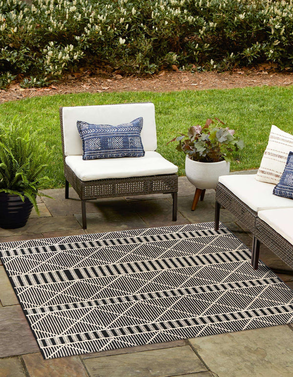 Unique Loom Outdoor Trellis Dalyan Machine Made Striped Rug Black, Natural 5' 4" x 6' 1"