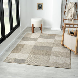 HomeRoots 5' Gray Geometric Handmade Area Rug – Versatile Indoor/Outdoor Decor for Modern Spaces & Patios 5' x 7' 517465