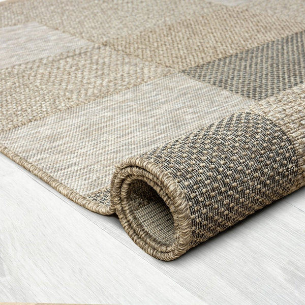 HomeRoots 5' Gray Geometric Handmade Area Rug – Versatile Indoor/Outdoor Decor for Modern Spaces & Patios 5' x 7' 517465
