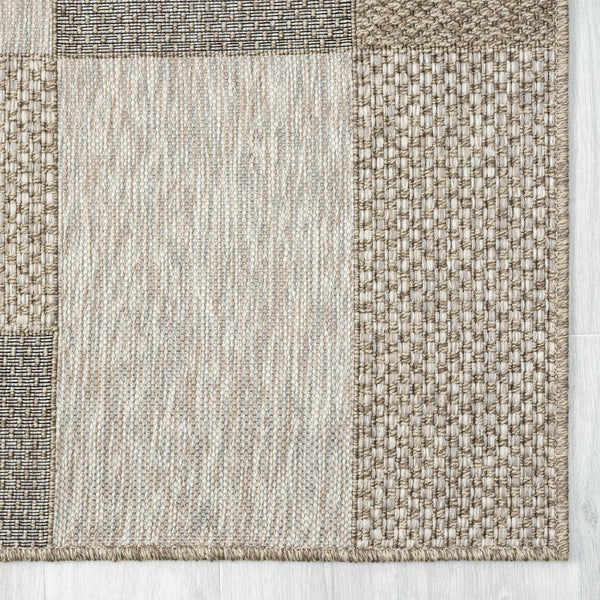 HomeRoots 5' Gray Geometric Handmade Area Rug – Versatile Indoor/Outdoor Decor for Modern Spaces & Patios 5' x 7' 517465