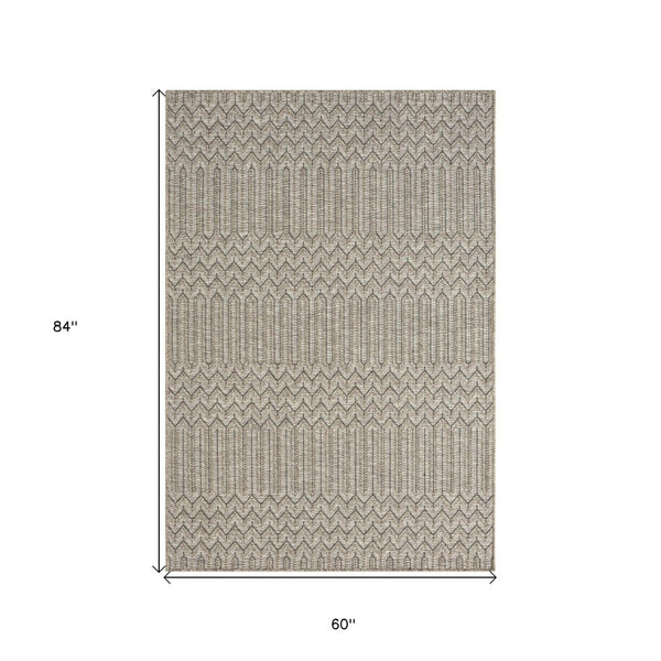 HomeRoots 5' Gray Chevron Handmade Area Rug - Stylish, Versatile Indoor Outdoor Décor for Any Space 5' x 7' 517471