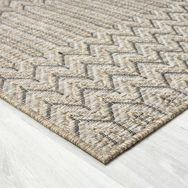 HomeRoots 5' Gray Chevron Handmade Area Rug - Stylish, Versatile Indoor Outdoor Décor for Any Space 5' x 7' 517471