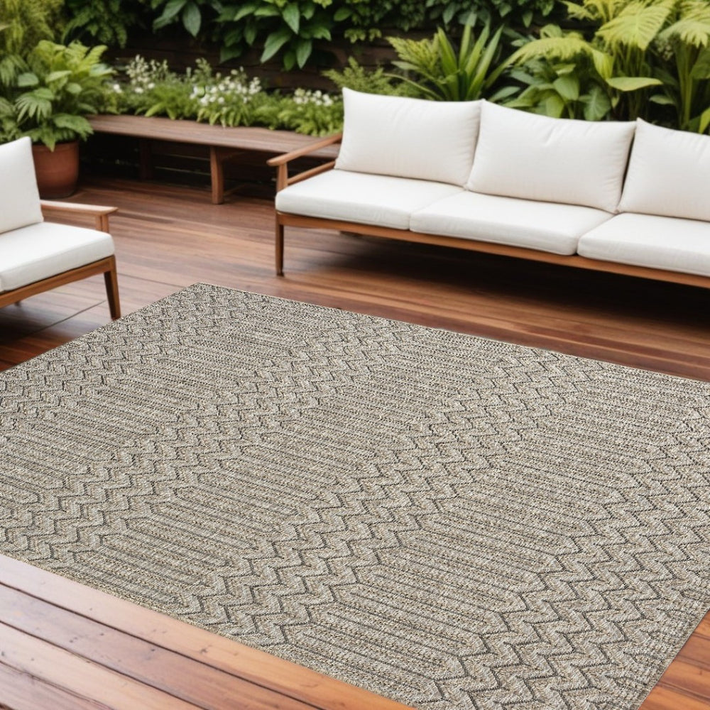 HomeRoots 5' Gray Chevron Handmade Area Rug - Stylish, Versatile Indoor Outdoor Décor for Any Space 7'10" x 9'6" 517472