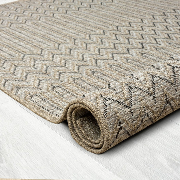 HomeRoots 5' Gray Chevron Handmade Area Rug - Stylish, Versatile Indoor Outdoor Décor for Any Space 7'10" x 9'6" 517472