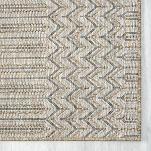 HomeRoots 5' Gray Chevron Handmade Area Rug - Stylish, Versatile Indoor Outdoor Décor for Any Space 7'10" x 9'6" 517472
