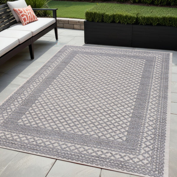 Homeroots 5' Geometric Indoor Outdoor Area Rug - Stylish Rectangle Design For Home Warmth & Elegance Light Blue 100% Pet 517480