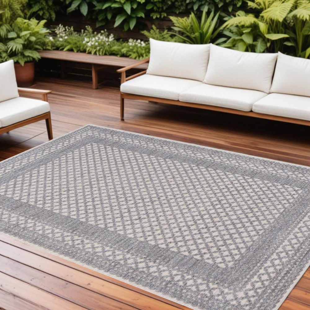 Homeroots 5' Geometric Indoor Outdoor Area Rug - Stylish Rectangle Design For Home Warmth & Elegance Light Blue 100% Pet 517481
