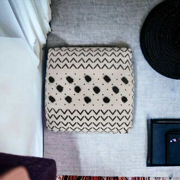 Homeroots 18" White 100% Cotton Ottoman  Cotton 517873