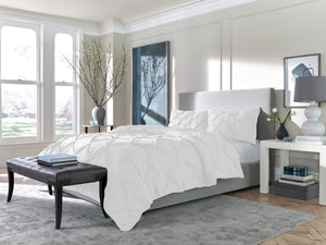 HomeRoots White King Microfiber Comforter - Hypoallergenic Down Alternative, Machine Washable & All-Season Warmth 518185
