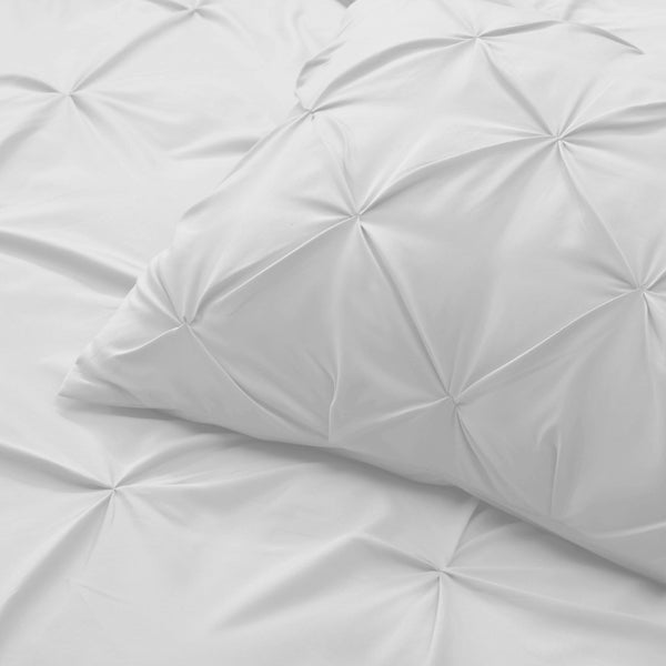 HomeRoots White King Microfiber Comforter - Hypoallergenic Down Alternative, Machine Washable & All-Season Warmth 518185