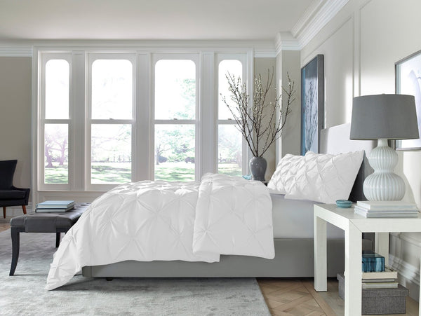 HomeRoots White King Microfiber Comforter - Hypoallergenic Down Alternative, Machine Washable & All-Season Warmth 518185