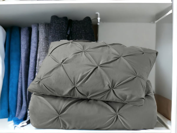 HomeRoots Gray Queen Microfiber Comforter - Hypoallergenic Down Alternative, All-Season Softness & Easy Care 518190