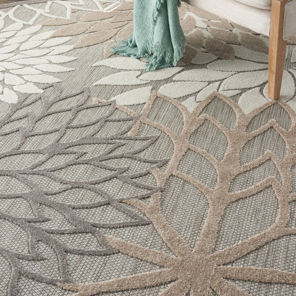 Homeroots 10' Gray And Ivory Indoor Outdoor Area Rug  Polypropylene 521649