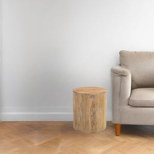 Homeroots 18" Natural Solid Wood Round End Table   521944