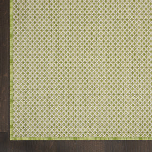 Homeroots 6' X 9' Green Geometric Power Loom Area Rug  Polypropylene 522032