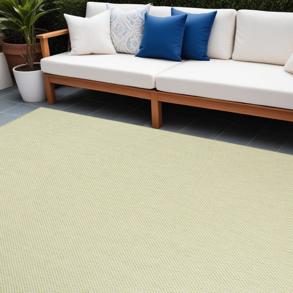 Homeroots 7' X 10' Green And Ivory Indoor Outdoor Area Rug  Polypropylene 522033