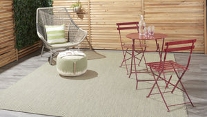 Homeroots 5' X 7' Green And Ivory Indoor Outdoor Area Rug  Polypropylene 522036