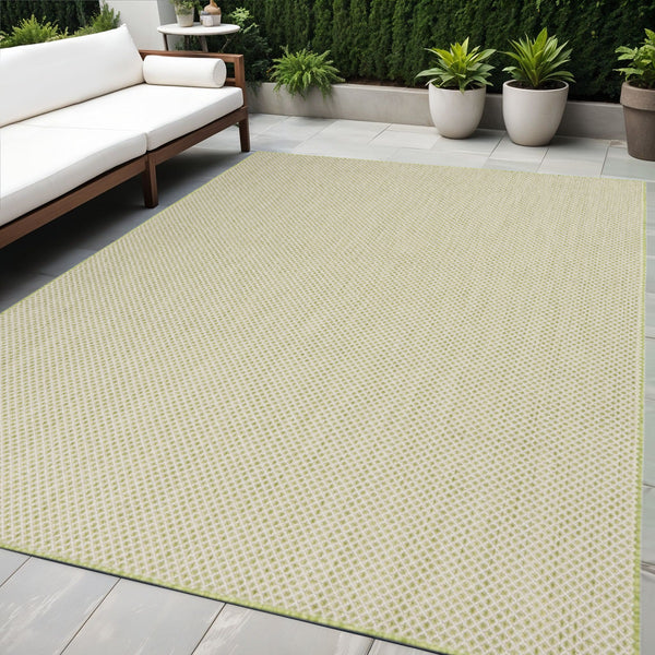 Homeroots 5' X 7' Green And Ivory Indoor Outdoor Area Rug  Polypropylene 522036