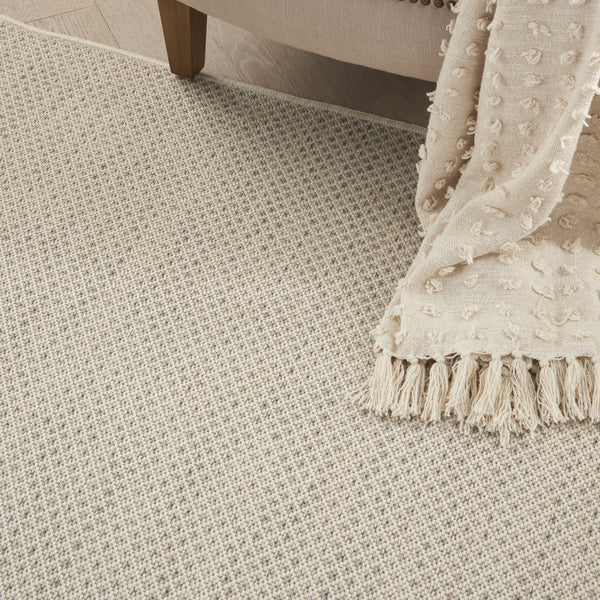 Homeroots 6' X 9' Ivory And Silver Indoor Outdoor Area Rug  Polypropylene 522043