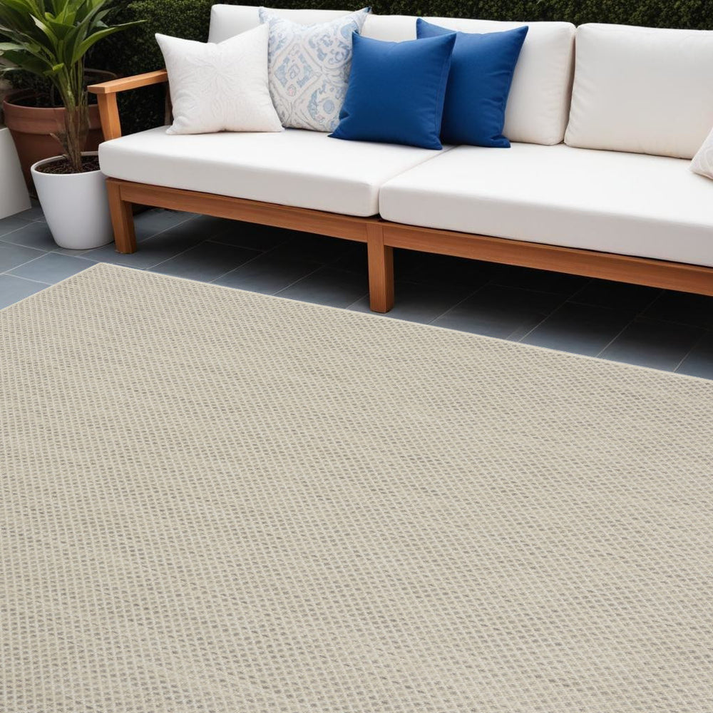 Homeroots 6' X 9' Ivory And Silver Indoor Outdoor Area Rug  Polypropylene 522043