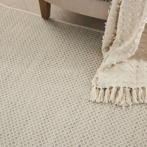 Homeroots 5' X 7' Ivory Geometric Power Loom Area Rug  Polypropylene 522046