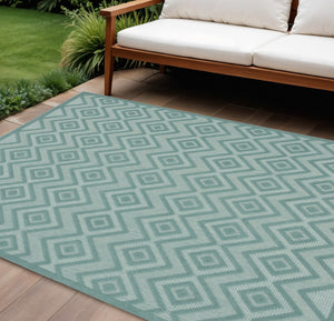 HomeRoots 7' Aqua Indoor Outdoor Area Rug - Durable, Stylish, Soft Textured Surface for Patios and Living Spaces 7' X 10' 522105
